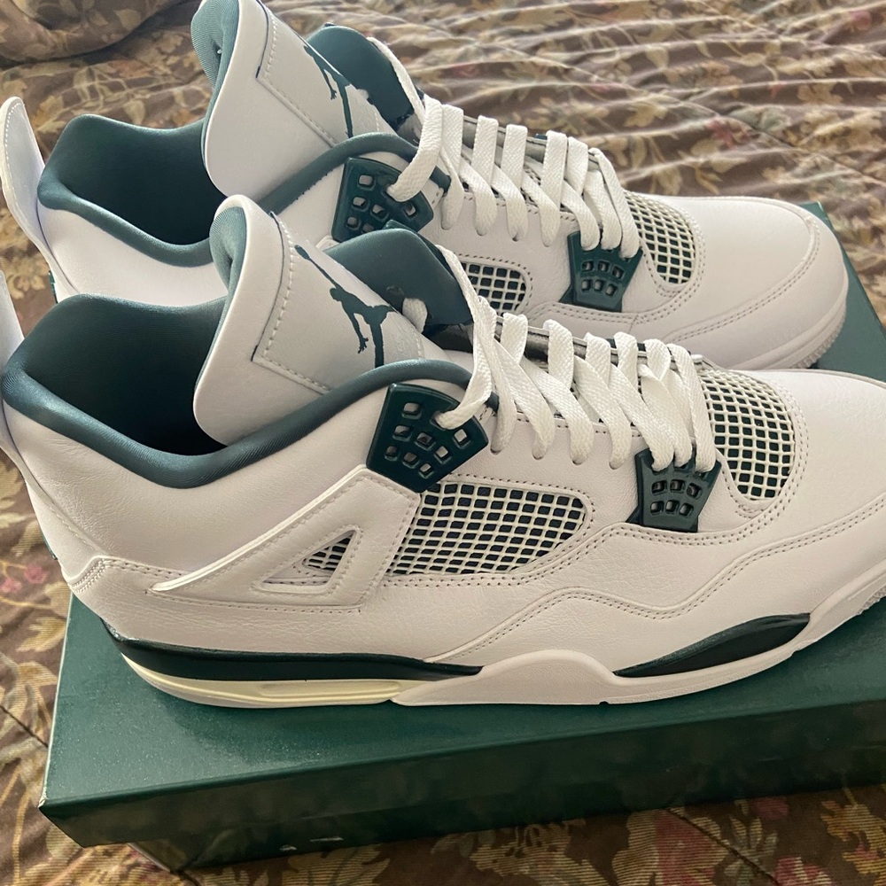 Nike Air Jordan 4 Retro Basketball
Sneakers (White/Oxidized Green-White) Size 13